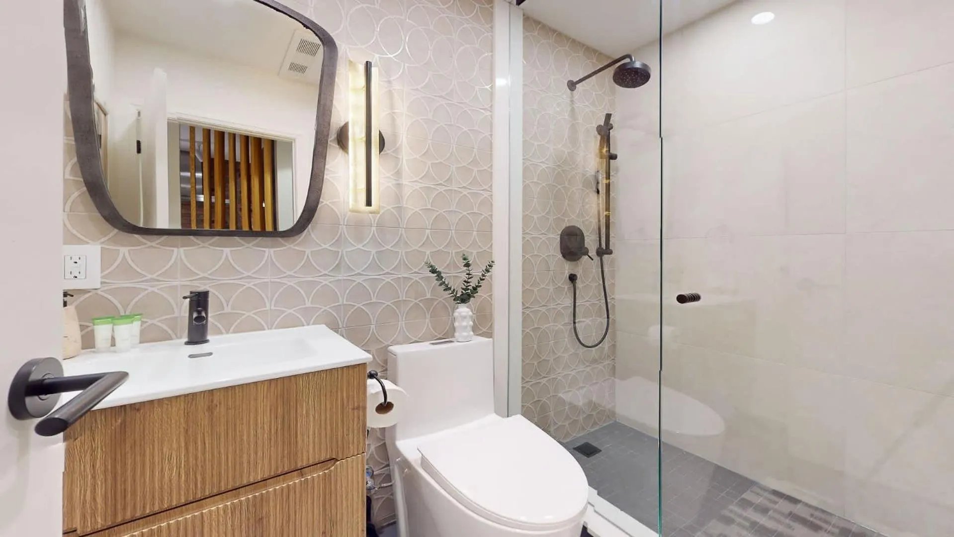 Casa Queen Elegant Suite In Leslieville Toronto Hotel