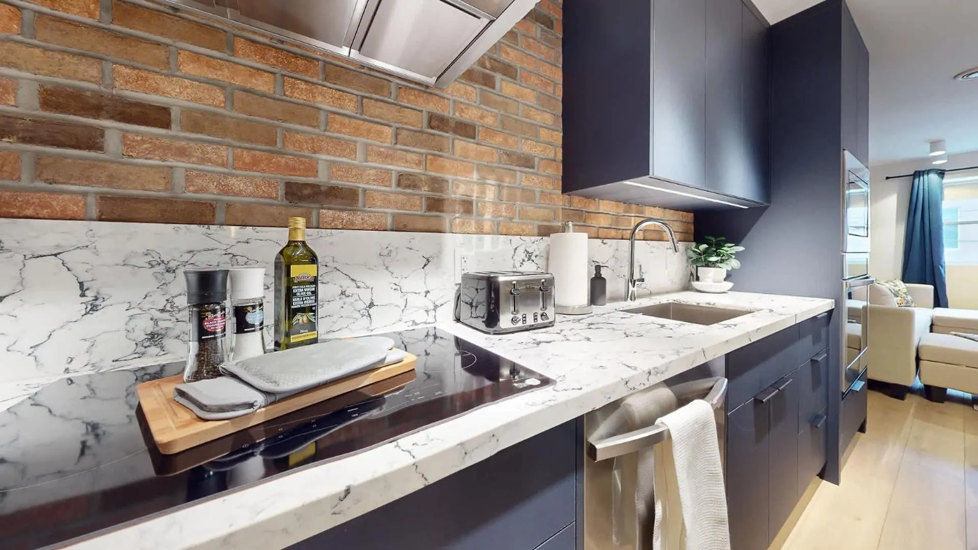 Casa Queen Elegant Suite In Leslieville Toronto Hotel