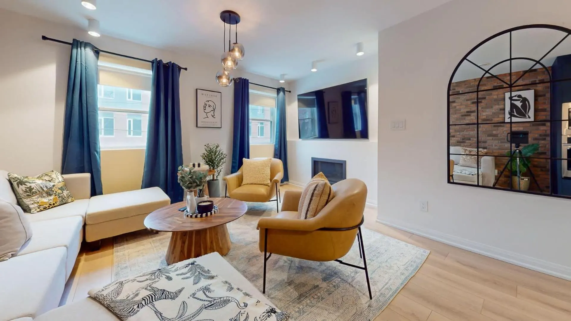 Hotel Casa Queen Elegant Suite In Leslieville Toronto Canada