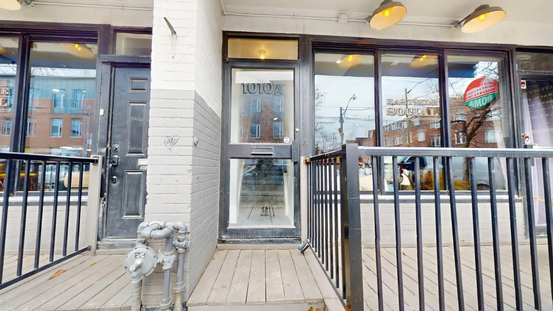 Hotel Casa Queen Elegant Suite In Leslieville Toronto